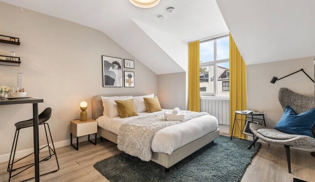 Stylish Studio with Private Bath Near Hyde Park