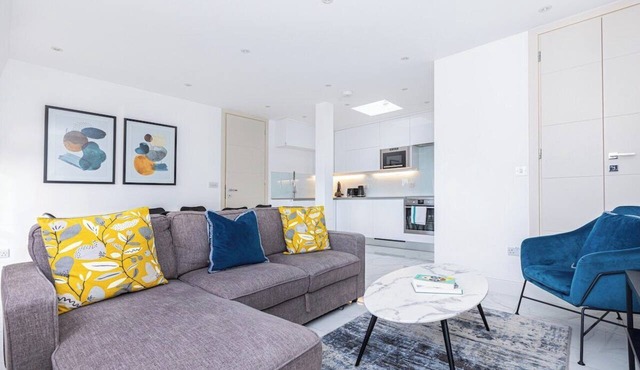 Stylish Three-Bed Flat in Marylebone