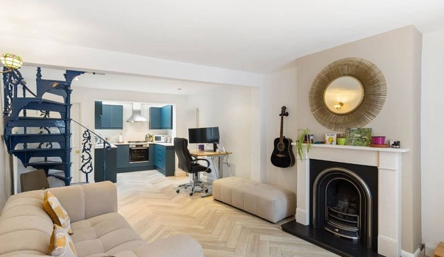 Stylish Victorian Cottage in Central Richmond