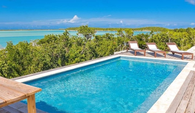 Sueno De Mar: Beachfront Villa for 10