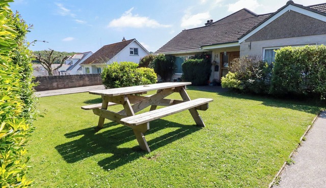 SUMMERFIELD COTTAGE, pet friendly, with a garden in Gorran Haven
