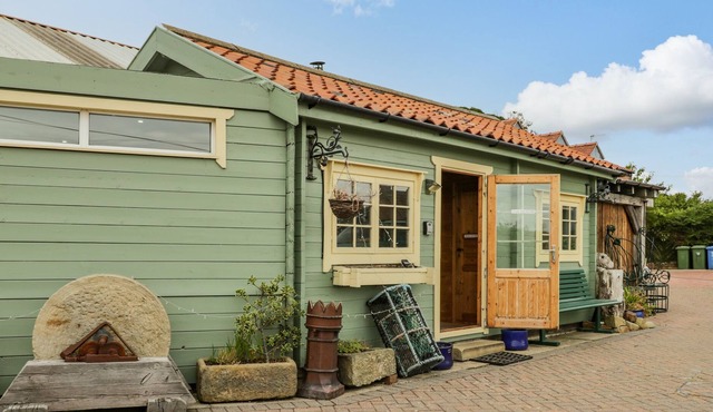 SUMMERHOUSE, romantic, country holiday cottage in Robin Hood’s Bay