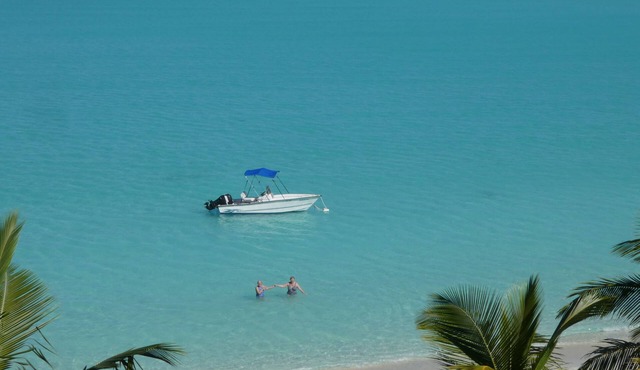 Sundowner house, beach front, one of the best views on the island. Sleeps 6.