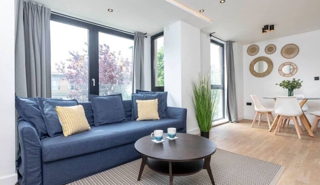 Sunlit 2-Bed Urban Retreat with Modern Amenities