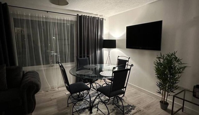 Sunny Apartment in Cheltenham by Golden Valley