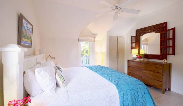 Sunny & Stylish 1BR Upstairs Cottage Apartment