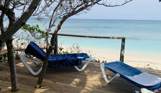 Sunset apartment at Casuarina Bay, beachfront with western sunset views