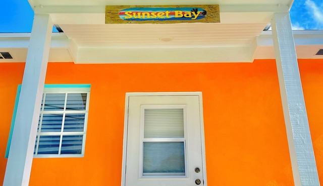 Sunset Bay - Charming 1-Bedroom House with Ocean/Canal Views