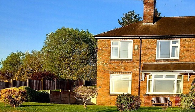 SUNSET VIEW, Comfortable spacious house in the beautiful County of Staffordshire
