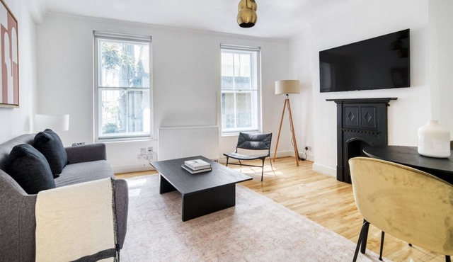 Super Central Piccadilly 2 bed nr.Leicester Square, by Blueground
