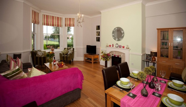 Superb, Ground Floor City Centre Apartment with private parking for 2 cars