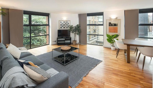 Superfast Broadband 2BD City Flat Farringdon