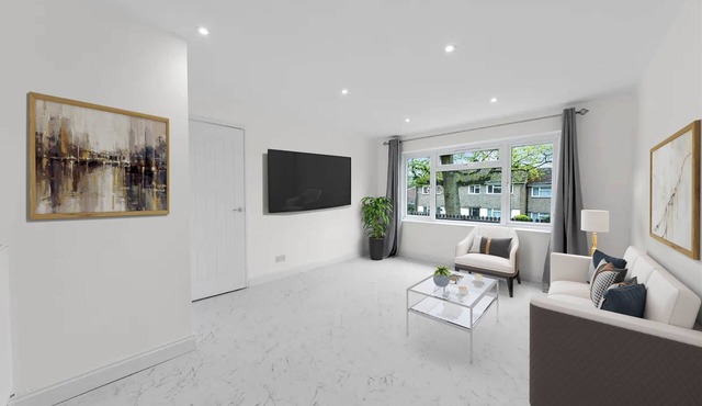 Supremely Posh Terraced Home in Tonbridge |Modern Upgrades, Parking with Garden