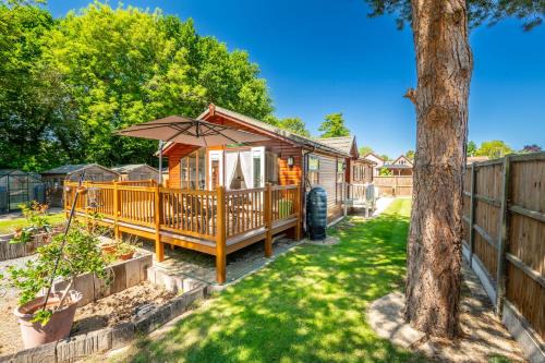 Swift Host - The Cabin - Sleeps Six - Near Aylsham - Garden