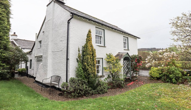 SYKE COTTAGE, with open fire in Hawkshead