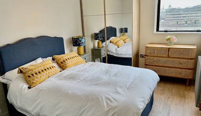 Thames Bankside River view city apartment
