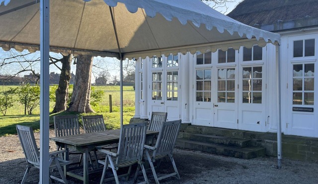Thatched Pavilion including Hot Tub