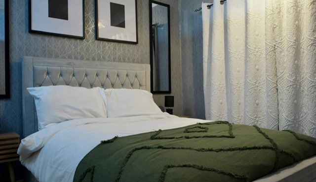 The Bank - Real Liverpool Living - 3 Beds, Garden & Free Parking