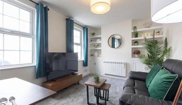 The Bath Road Hideaway - A First Floor One Bed Apartment