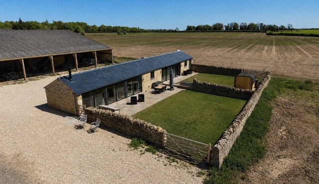 The Cattle Shed - Dog friendly barn with a relaxing sauna and cold plunge