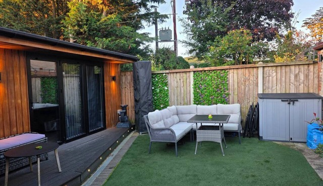 The Chill Garden Room, Shepton Mallet