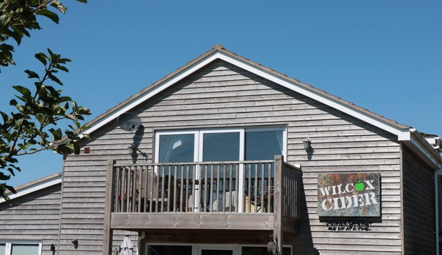 THE CIDER SHED, family friendly, country holiday cottage in Winscombe