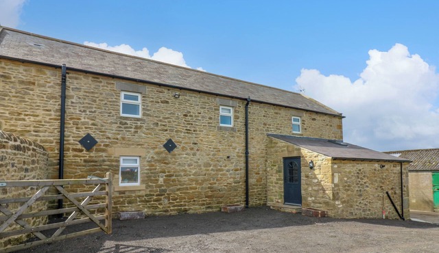 THE COACH HOUSE, pet friendly, with a garden in Corbridge