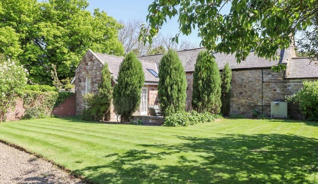 THE COACH HOUSE, pet-friendly, in Lowick
