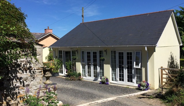 THE COACH HOUSE, pet friendly, country holiday cottage in Bodmin