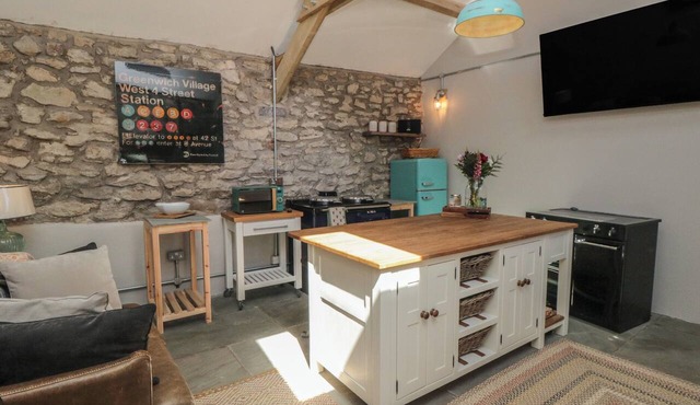 THE COTTAGE AT THORPE FARM, pet friendly in Kirkbymoorside