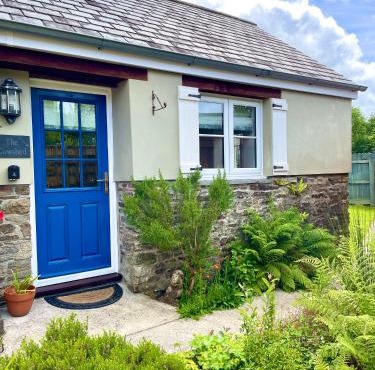 The Cowshed Cottage near Bude Dog Friendly Private Garden