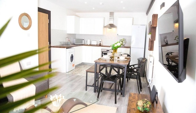 The Cozy Chapter - Spacious Apartment Near Manchester City Centre & Old Trafford