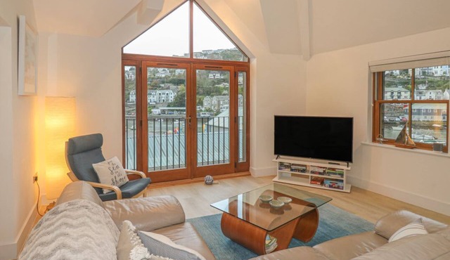 The Creekside: A Looe Gem