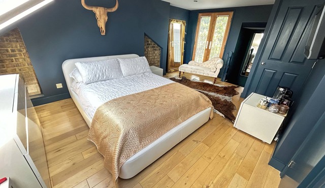 the crown loft