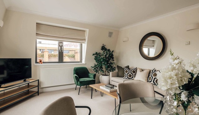 The Eccleston - Bright 2BR in Belgravia