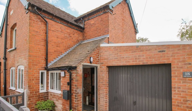 THE FERNS, pet friendly, character holiday cottage in Ludlow