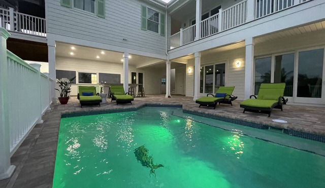 The Frigate House, Luxury Home. Ocean Views, Pool, Boat Slip, Beach Access