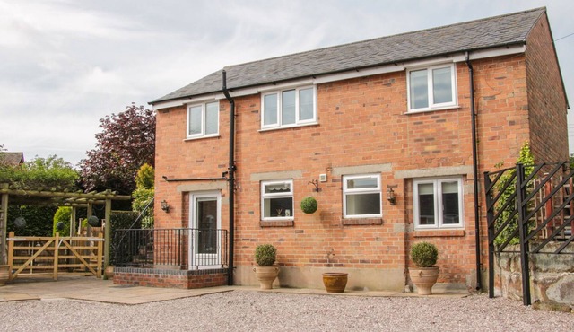THE GABLES COACH HOUSE, family friendly, with a garden in Burlton