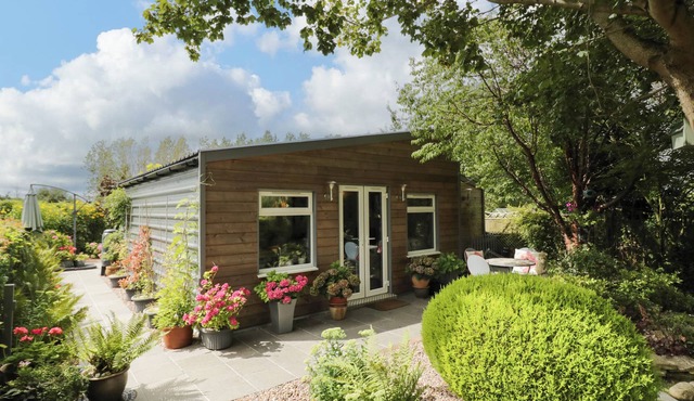 THE GARDEN HOUSE, pet friendly, with a garden in Lower Quinton