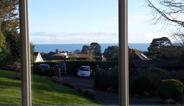 The Garden Studio: South-facing with fabulous sea views
