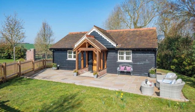 The Gate Lodge - One Bed Cottage - Pet Free - Nr Finchingfield & Saffron Walden