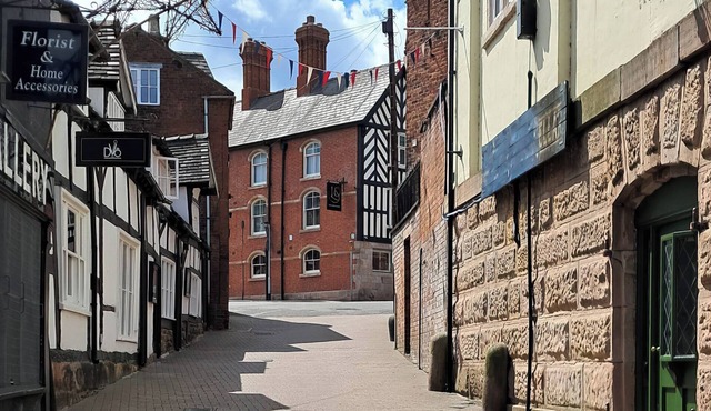 THE GEORGIAN APARTMENT, pet friendly, with open fire in Congleton