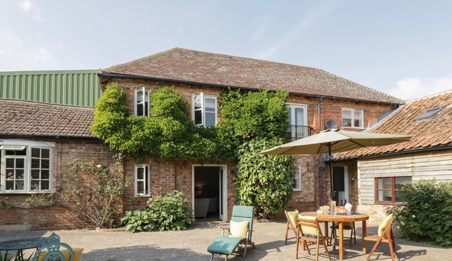 THE GRANARY, family friendly, with a garden in Roxhill Manor Farm