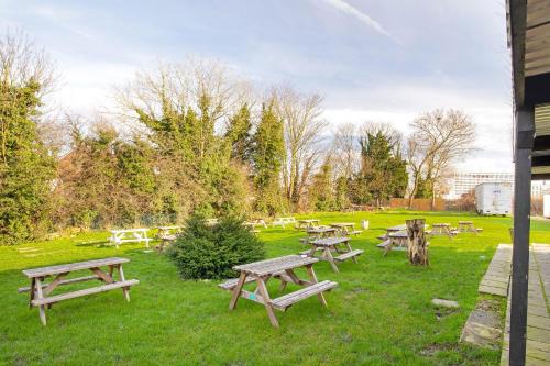 The Green Man Pub and Hotel by OYO