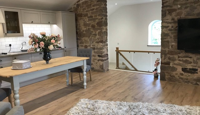 THE HAYLOFT CHESHIRE- A Brand new stunning barn conversion.
