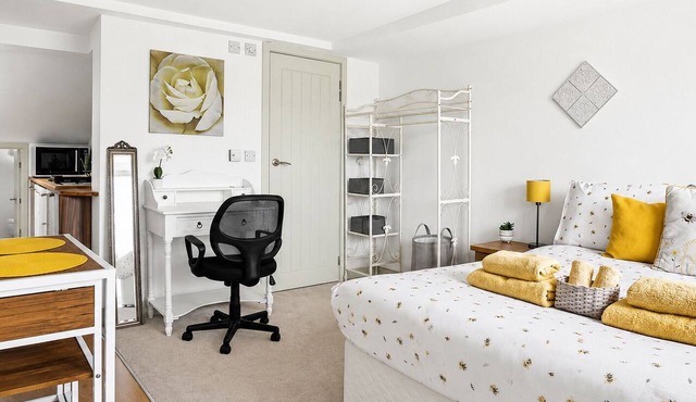 The Isabella Studio by Richmond Park