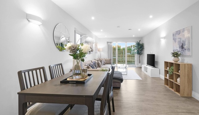 The Isleworth Garden Retreat 3BR 2BA with Gated Parking