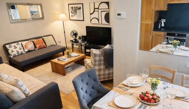 The Kensington Cozy Heritage Executive Residence