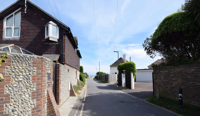 The Loft , Angmering-On-Sea - a apartment that sleeps 4 guests in 2 bedrooms
