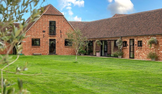 The Long Barn - Near Oxford